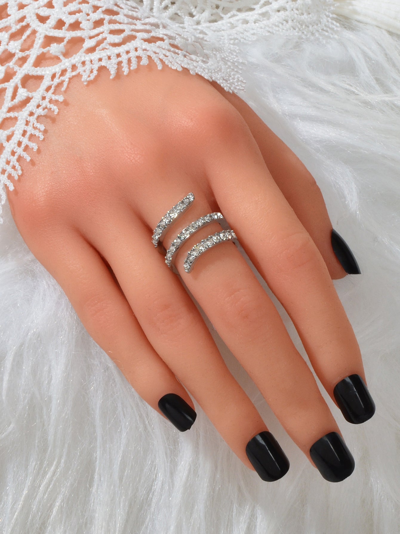 Full Rhinestone Twisted Finger Ring